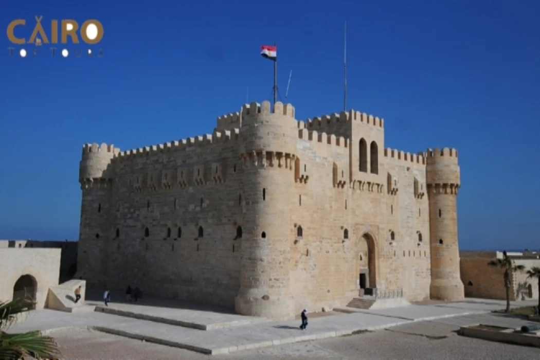 La citadelle de Qaitbey vue de l'extérieur à Alexandrie